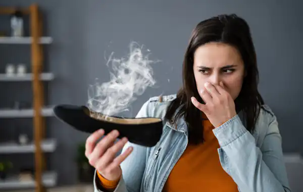 تعبیر خواب بوی بد کفش + برای زن متاهل و باردار و دختر مجرد