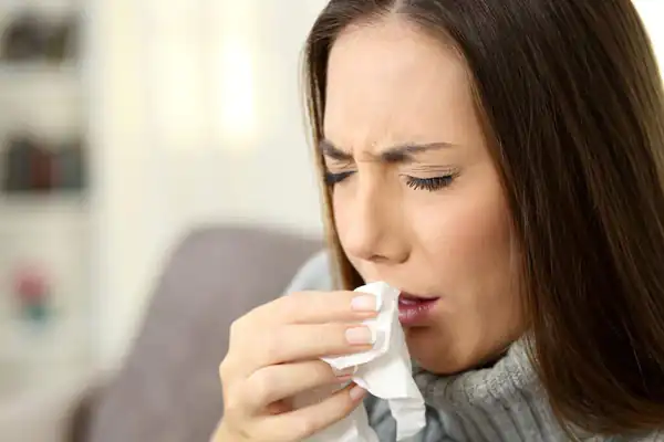 تعبیر خواب خلط دهان زرد برای دختر مجرد و زن متاهل و باردار و مطلقه