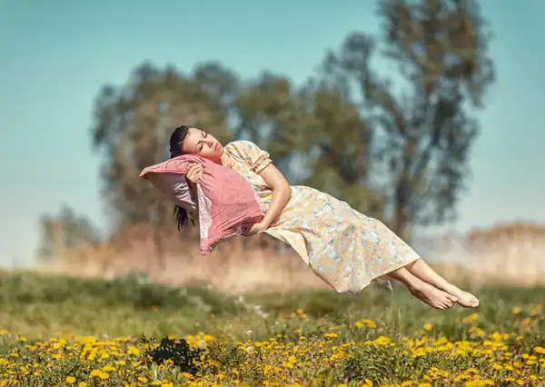 تعبیر خواب افتادن مادر از بلندی + برای زن متاهل و باردار و دختر مجرد