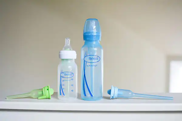 تعبیر خواب شیشه شیر بچه برای دختر مجرد و زن متاهل و باردار و مطلقه
