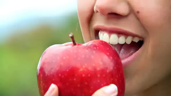 تعبیر خواب سیب خوردن + برای زن متاهل و باردار و دختر مجرد