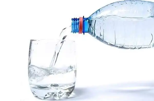 تعبیر خواب آب گرفتن از شخصی + برای زن متاهل و باردار و دختر مجرد