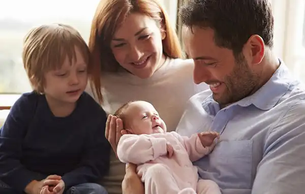 تعبیر خواب به دنیا آوردن بچه + برای زن متاهل و باردار و دختر مجرد