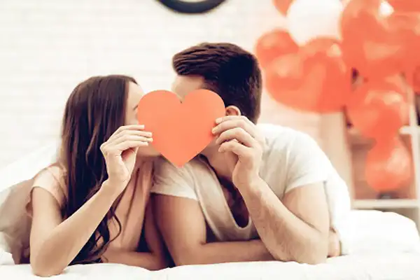 تعبیر خواب بوسه دو طرفه + برای زن متاهل و باردار و دختر مجرد