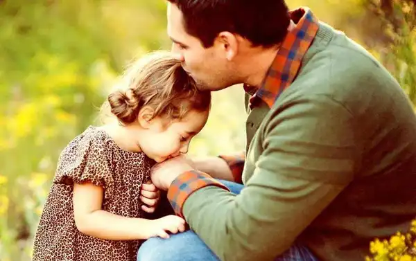 تعبیر خواب بوسه پدر به دختر + برای زن متاهل و باردار و دختر مجرد