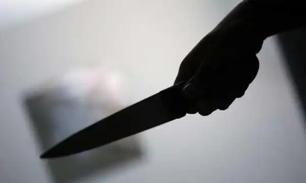 تعبیر خواب چاقو خوردن از پشت + برای زن متاهل و باردار و دختر مجرد
