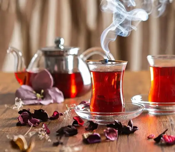 تعبیر خواب چای دادن به مهمان + برای زن متاهل و باردار و دختر مجرد