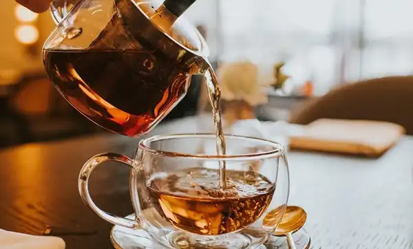 تعبیر خواب چای گرفتن از مرده + برای زن متاهل و باردار و دختر مجرد
