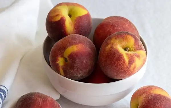 تعبیر خواب دیدن هلو + برای زن متاهل و باردار و دختر مجرد