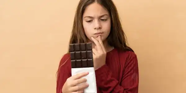 تعبیر خواب دزدیدن شکلات + برای زن متاهل و باردار و دختر مجرد