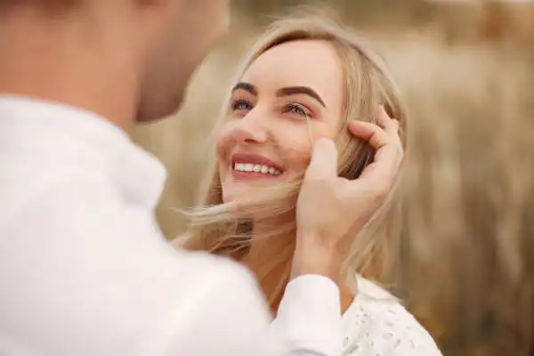 تعبیر خواب عشوه گری زن + برای زن متاهل و باردار و دختر مجرد