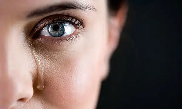 تعبیر خواب گریه و زاری + برای زن متاهل و باردار و دختر مجرد