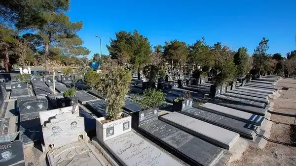 تعبیر خواب قدم زدن در قبرستان + برای زن متاهل و باردار و دختر مجرد