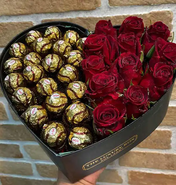 تعبیر خواب گل و شکلات + برای زن متاهل و باردار و دختر مجرد