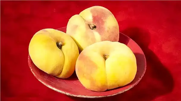 تعبیر خواب هلو خوردن + برای زن متاهل و باردار و دختر مجرد