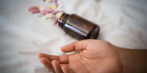 تعبیر خواب خودکشی مادر + برای زن متاهل و باردار و دختر مجرد