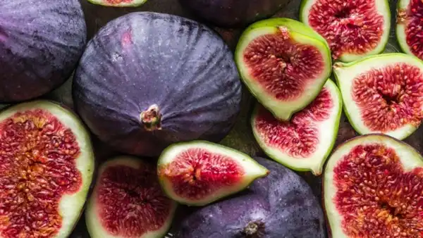 تعبیر خواب خوردن انجیر شیرین + برای زن متاهل و باردار و دختر مجرد