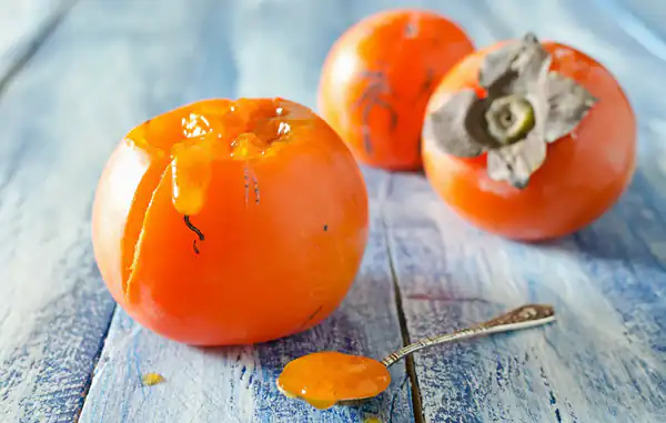 تعبیر خواب خرمالو رسیده + برای زن متاهل و باردار و دختر مجرد