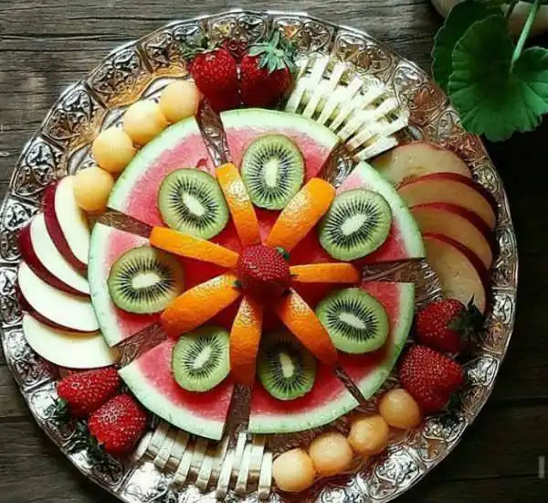 تعبیر خواب میوه دادن به مرده برای زن متاهل و باردار و دختر مجرد