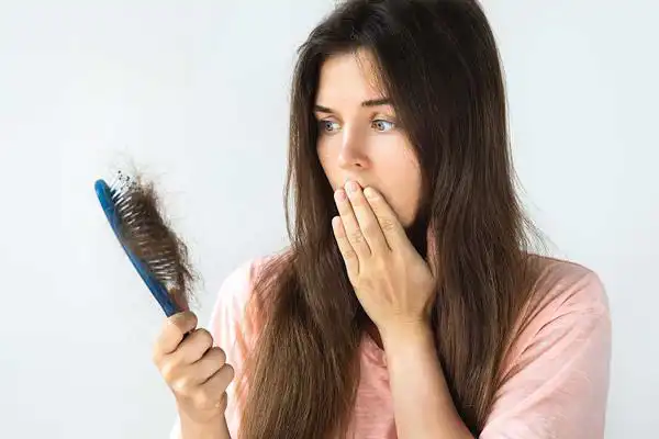 تعبیر خواب مو ریختن + برای زن متاهل و باردار و دختر مجرد