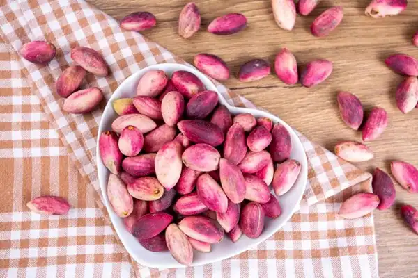 تعبیر خواب پسته تازه با پوست + برای زن متاهل و باردار و دختر مجرد