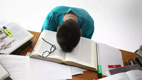 تعبیر خواب رد شدن امتحان + برای زن متاهل و باردار و دختر مجرد