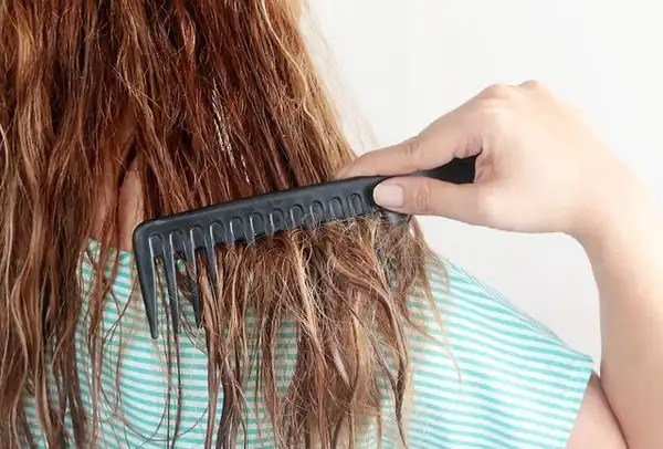 تعبیر خواب شانه زدن مو + برای زن متاهل و باردار و دختر مجرد