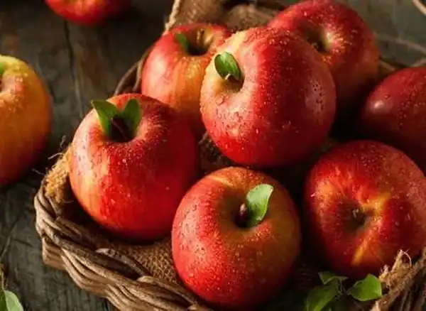 تعبیر خواب سیب قرمز برای زن باردار + برای زن متاهل و دختر مجرد
