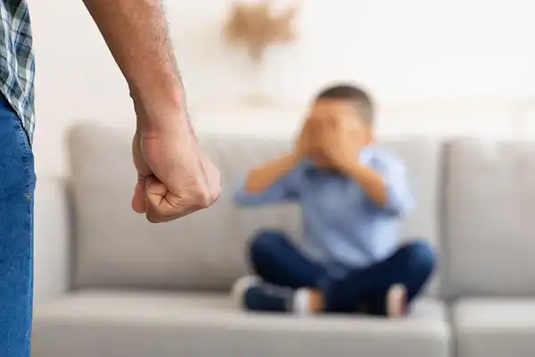تعبیر خواب سیلی خوردن از پدر + برای زن متاهل و باردار و دختر مجرد
