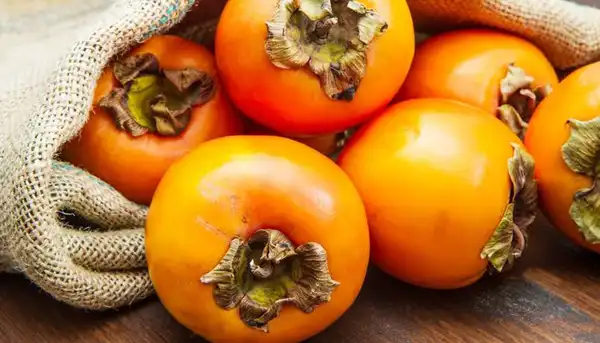 تعبیر خواب خرمالو رسیده چیست + برای زن متاهل و باردار و دختر مجرد