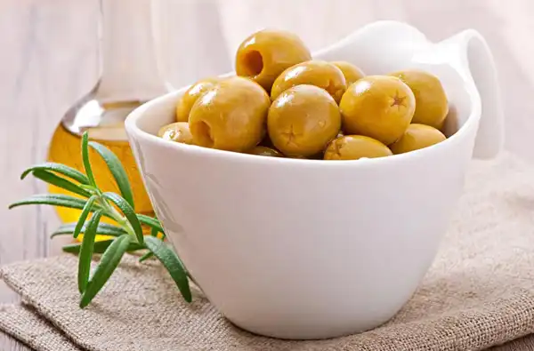 تعبیر خواب زیتون خوردن + برای زن متاهل و باردار و دختر مجرد