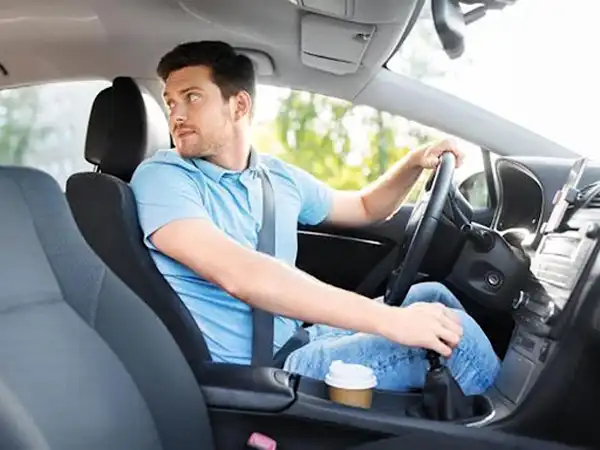تعبیر خواب عقب عقب رفتن ماشین + برای زن متاهل و باردار و دختر مجرد