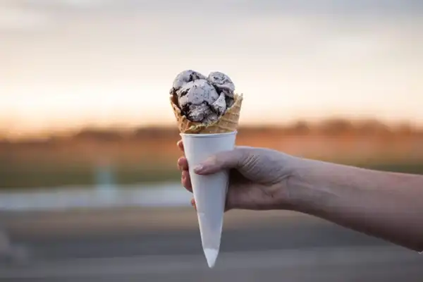 تعبیر خواب بستنی خوردن + برای زن متاهل و باردار و دختر مجرد