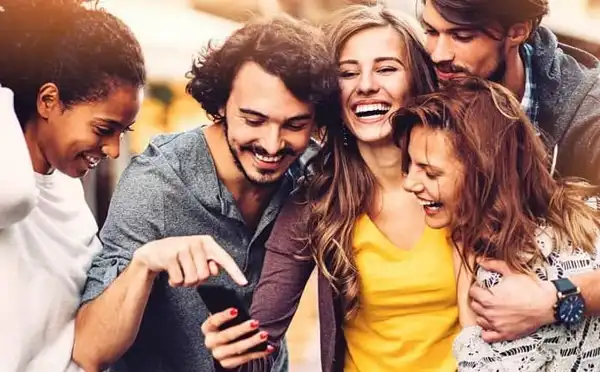 تعبیر خواب به مهمانی مرده رفتن + برای زن متاهل و باردار و دختر مجرد