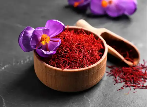 تعبیر خواب دادن زعفران به مرده + برای زن متاهل و باردار و دختر مجرد