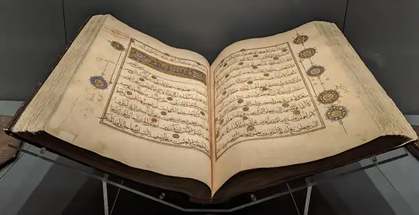 تعبیر خواب قرآن پاره شده + برای زن متاهل و باردار و دختر مجرد
