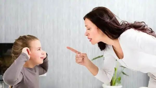 تعبیر خواب کتک زدن مادر + برای زن متاهل و باردار و دختر مجرد