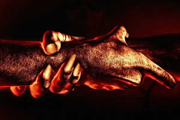 تعبیر خواب مبارزه با شیطان + برای زن متاهل و باردار و دختر مجرد