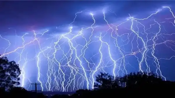 تعبیر خواب رعد و برق ترسناک + برای زن متاهل و باردار و دختر مجرد