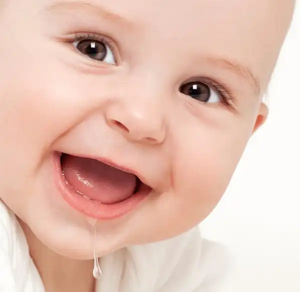 تعبیر خواب تف دهان + برای زن متاهل و باردار و دختر مجرد