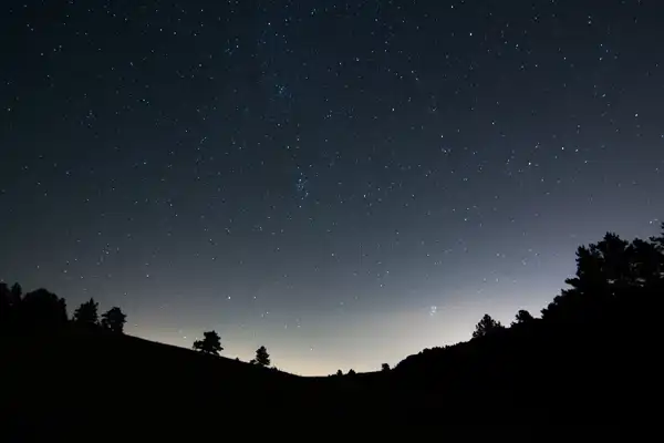 تعبیر خواب آسمان تاریک + برای زن متاهل و باردار و دختر مجرد