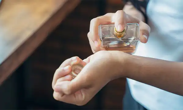 تعبیر خواب بوی عطر + برای زن متاهل و باردار و دختر مجرد