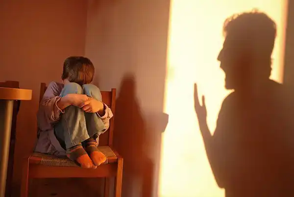 تعبیر خواب داد زدن و دعوا + برای زن متاهل و باردار و دختر مجرد