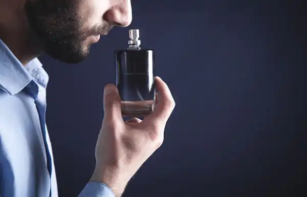 تعبیر خواب استشمام بوی عطر + برای زن متاهل و باردار و دختر مجرد