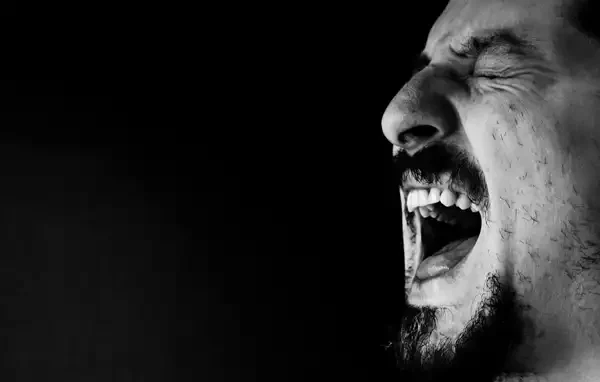فریاد زدن در خواب نشانه چیست + برای زن متاهل و باردار و دختر مجرد