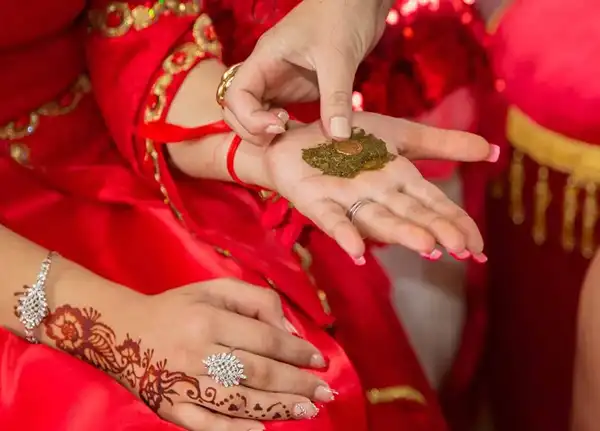 تعبیر خواب حنابندان + برای زن متاهل و باردار و دختر مجرد