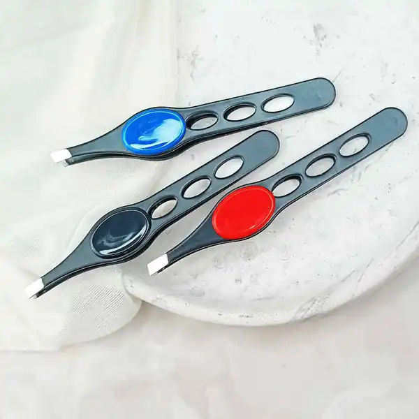 تعبیر خواب موچین ابرو + برای زن متاهل و باردار و دختر مجرد