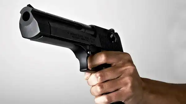 تعبیر خواب تهدید شدن با اسلحه + برای زن متاهل و باردار و دختر مجرد