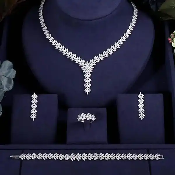 سرویس طلا درخشان و زیبا + مدل های بسیار خاص و جدید را اینجا ببینید