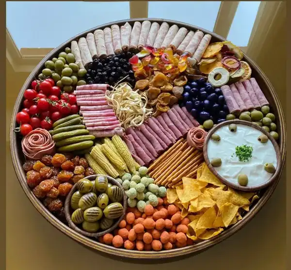 چند مدل سینی مزه + استفاده از تنقلات متنوع برای سینی مزه مناسب دورهمی ها